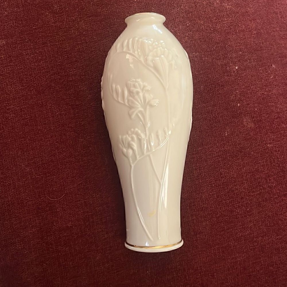 Lenox Special Collection China 7" Bud Vase Iris Design with 24K Gold Trim